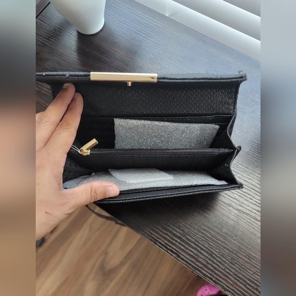 Black Wallet - Picture 4 of 8